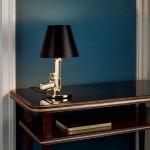 lampada da tavolo Bedside Gun Flos di Philippe Starck a forma di pistola